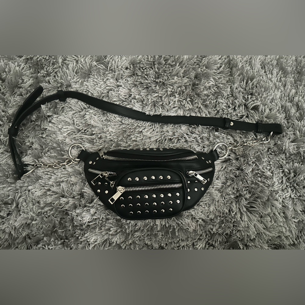 Urban Outfitters. Fanny pack / belt purse